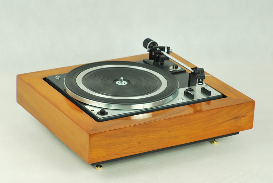 Gramofon Dual w plincie drewnianej